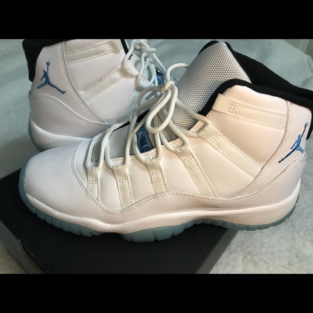 Air Jordan 11 Legend Blue